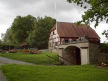 Evangelische Walburgiskirche - Blick Richtung Mesnerhaus